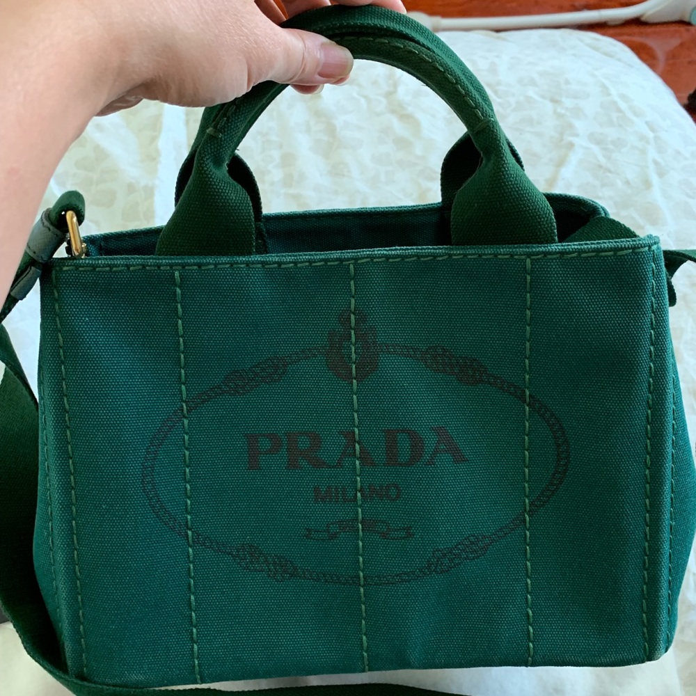 Prada canapa